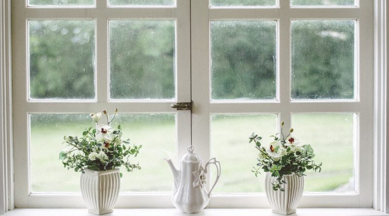 Quelle est la différence entre une fenêtre sur mesure et une fenêtre standard ?