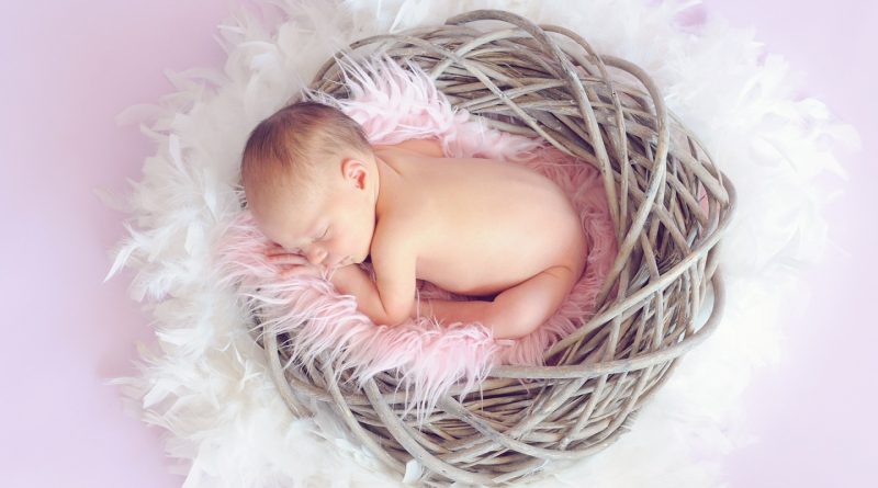 Choisissez un photographe professionnel pour immortaliser les premiers jours de votre nouveau-né